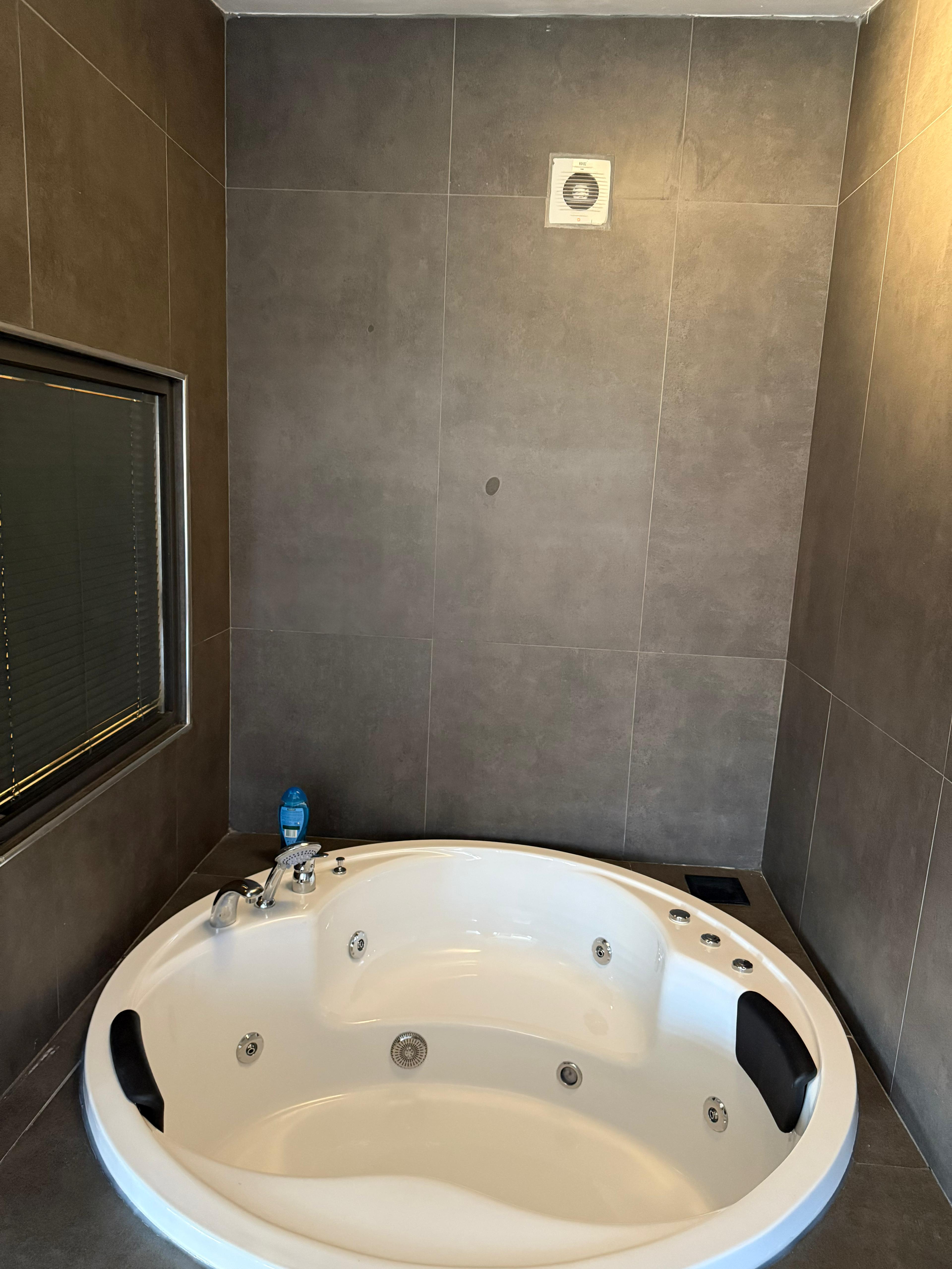 Nişantaşı’nda Loft Tasarımlı Jakuzili 1+1 Suite